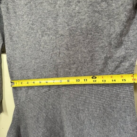 Club Monaco 100% Cashmere Sweater Asymmetrical Hem Pullover Ribbed Soft Knit S - Picture 13 of 14